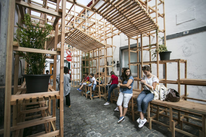 Casa do Quarteirão by Orizzontale, O Quarteirão art, Casa do Quarteirão, Casa do Quarteirão art installation, Walk&Talk Azores 2016, art transformed alleyway, street art installation with modular structures, Azores Island art installation, Orizzontale at Walk&Talk Azores