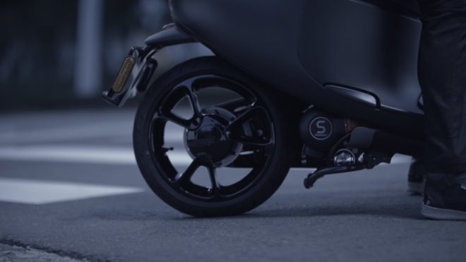 scooters, smartscooters, gogoro, gogoro model s, battery-powered scooter, electric scooter, taiwan, gostations, battery swapping scooter