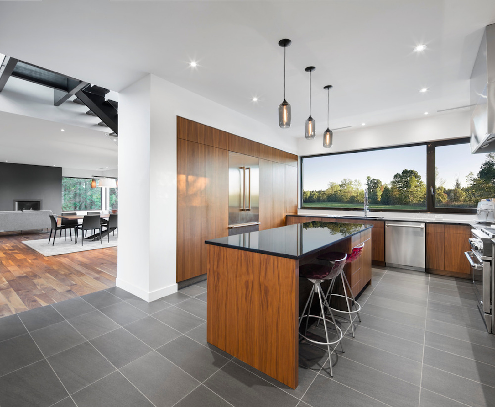 Hemmingford House by SIMARD Architecture, contemporary cottage near Montreal, fieldstone foundations, cedar and slate house, cedar and slate facade