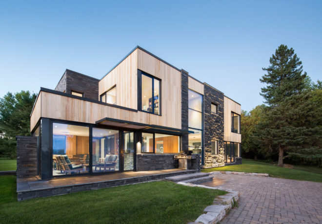 Hemmingford House by SIMARD Architecture, contemporary cottage near Montreal, fieldstone foundations, cedar and slate house, cedar and slate facade