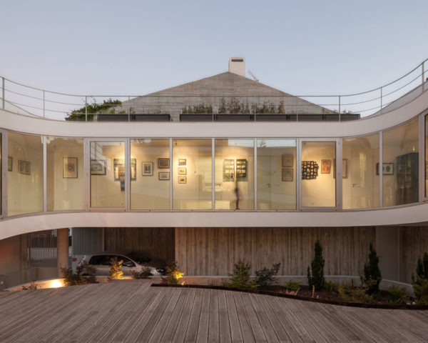 House in Estoril, António Costa Lima, courtyard, Portugal, full-height glazing, green architecture, natural light, ramps and walkways