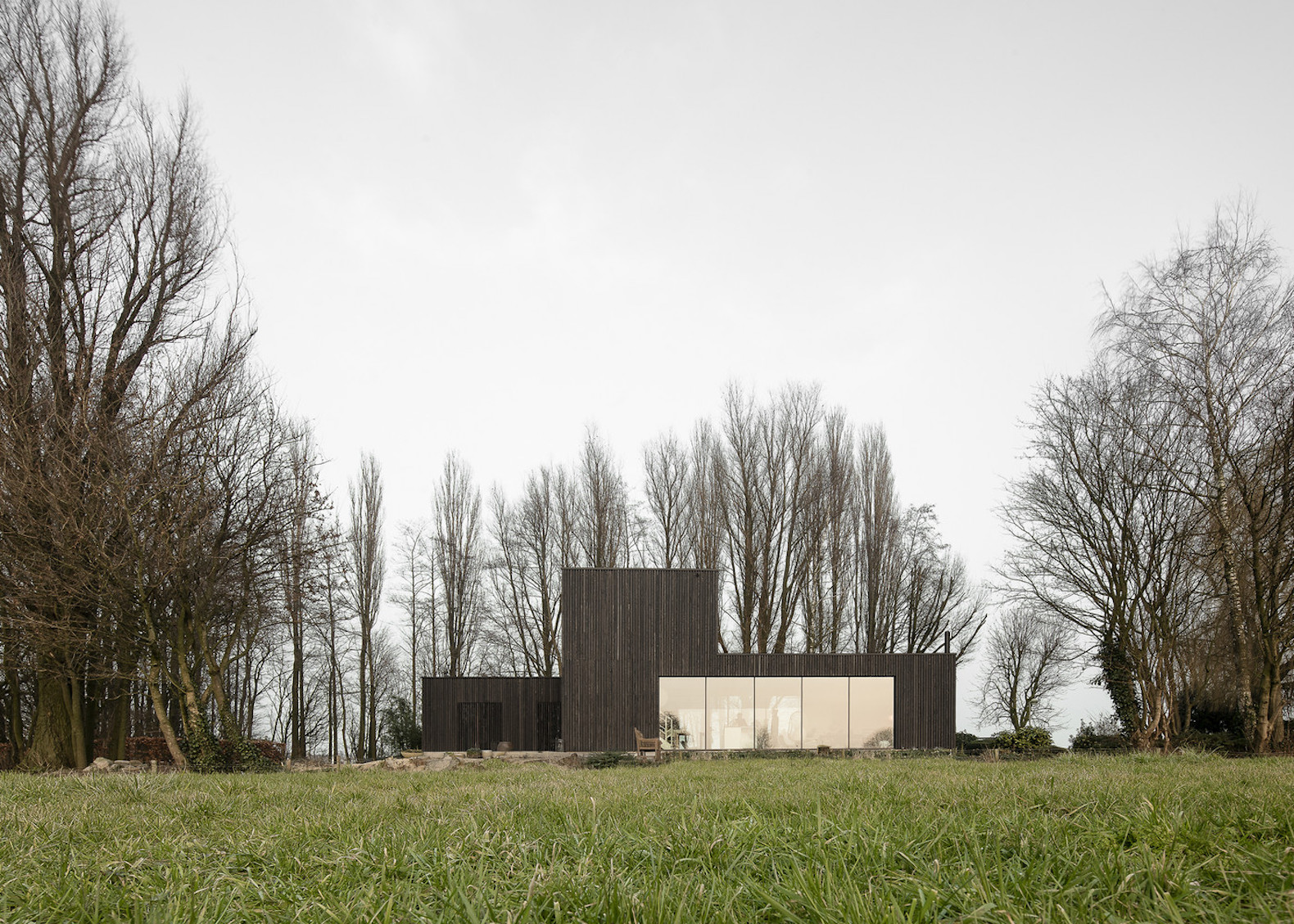Huize Looveld by Studio Puisto Architects and Bas van Bolderen Architectuur, contemporary house in Duiven, Duiven architecture, prefabricated energy efficient architecture, CNC milled timber house, black-stained larch architecture,