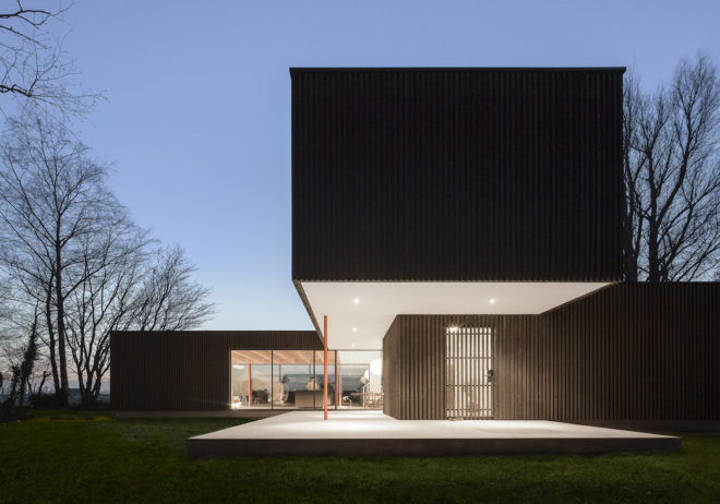 Huize Looveld by Studio Puisto Architects and Bas van Bolderen Architectuur, contemporary house in Duiven, Duiven architecture, prefabricated energy efficient architecture, CNC milled timber house, black-stained larch architecture,