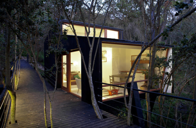 Casa Quebrada by UNarquitectura, tiny house in Curacaví, treehouse in Curacaví, house on stilts in Curacaví, Casa Quebrada in Curacaví, pine wood clad tiny house, elevated tiny house on stilts
