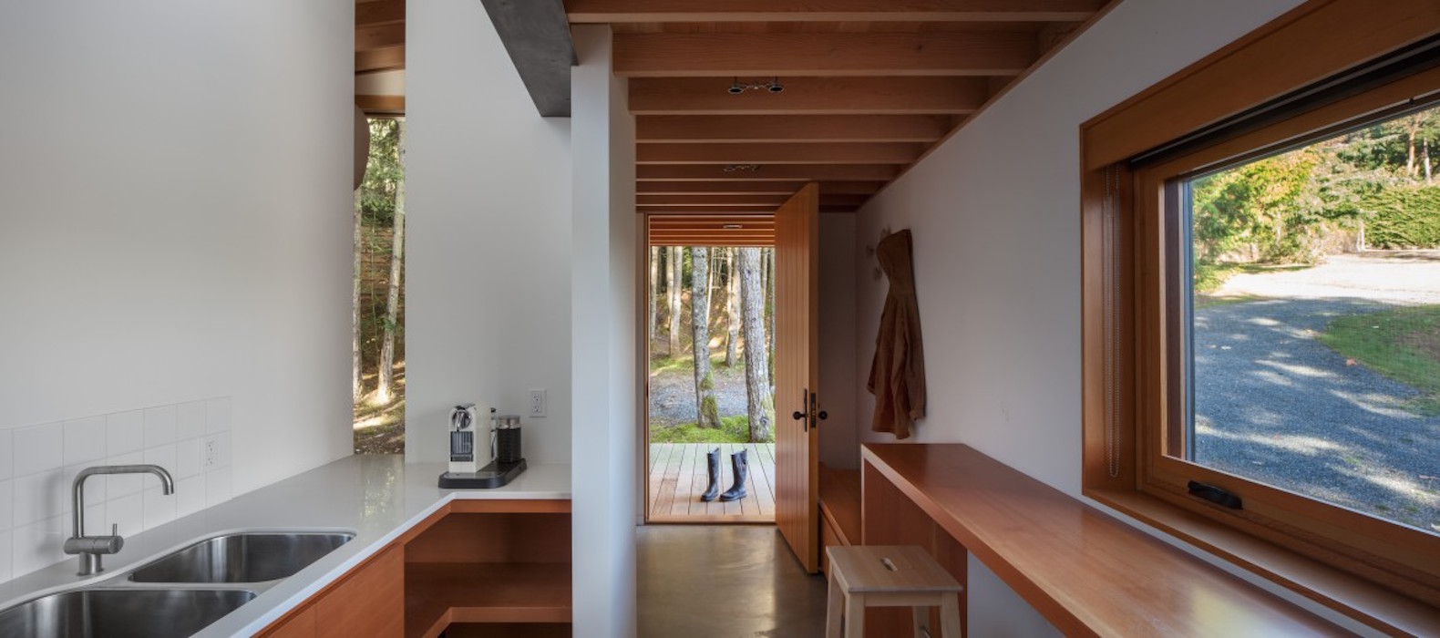 British Columbia Cabin, Rainforest Retreat by Agathom, Rainforest Retreat Architizer winner, artist studio in Vancouver Island, Vancouver Island cabin