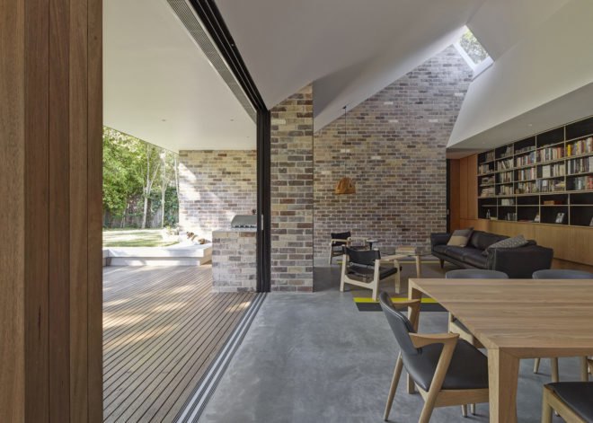 Skylight House by Andrew Burges Architects, Skylight House in Sydney, recycled brick house, bungalow renovation in Sydney, energy efficient bungalow,