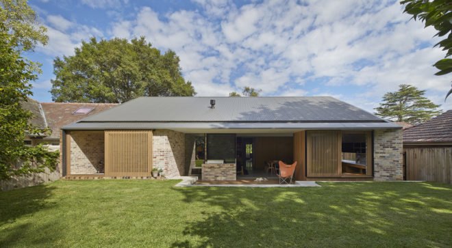 Skylight House by Andrew Burges Architects, Skylight House in Sydney, recycled brick house, bungalow renovation in Sydney, energy efficient bungalow,