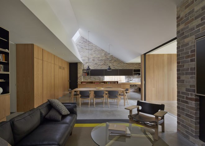 Skylight House by Andrew Burges Architects, Skylight House in Sydney, recycled brick house, bungalow renovation in Sydney, energy efficient bungalow,