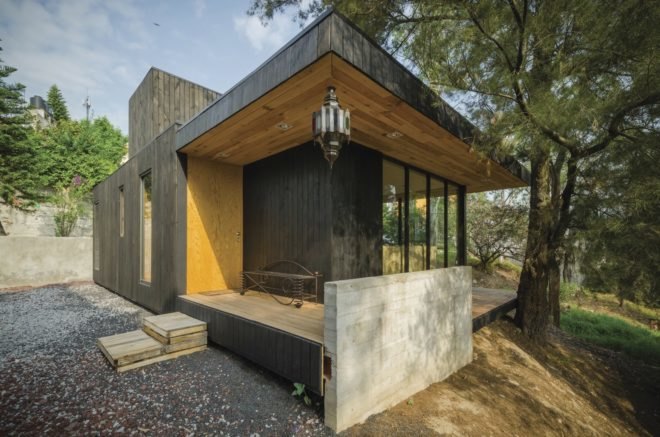 The Black Cabin by Revolution Architects, contemporary cabin in Mexico City, quiet cabin retreat in Mexico City, Mexico city contemporary residential architecture, passive ventilation in a cabin, modular cabin, sustainable cabin, green roofed cabin