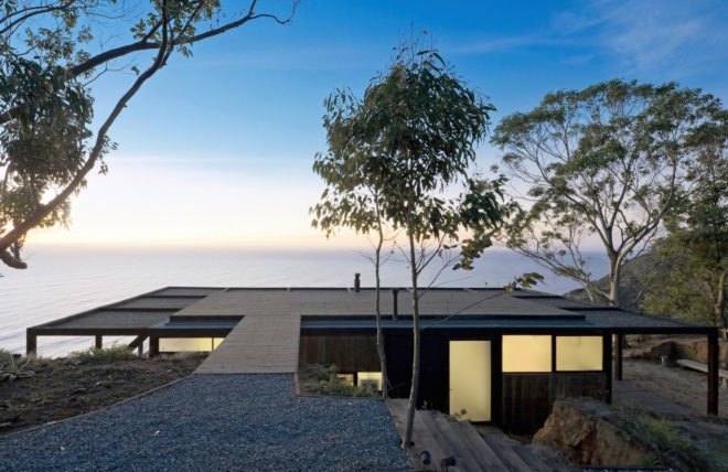 Till House by WMR Arquitectos, Casa Till by WMR Arquitectos, cliffside home, timber cliffside house, house on Chilean coast, Chilean coast cabin