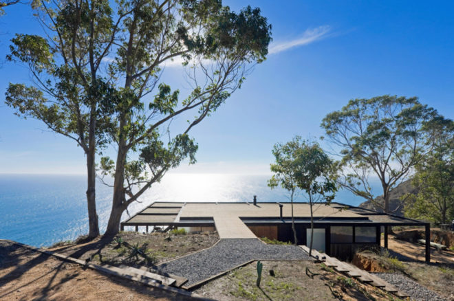 Till House by WMR Arquitectos, Casa Till by WMR Arquitectos, cliffside home, timber cliffside house, house on Chilean coast, Chilean coast cabin