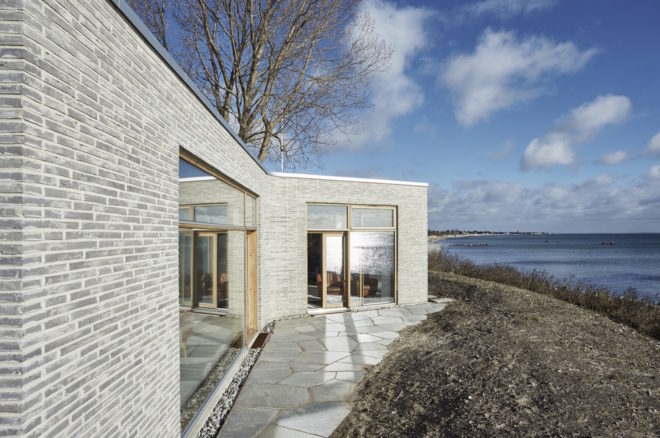 Villa Platan by ADEPT, Villa by the Sea by ADEPT, Kattegat sea architecture, Kolumba brick architecture, curved Kolumba brick, curved bricks, bespoke brick architecture, gray brick house, green-roofed Danish architecture