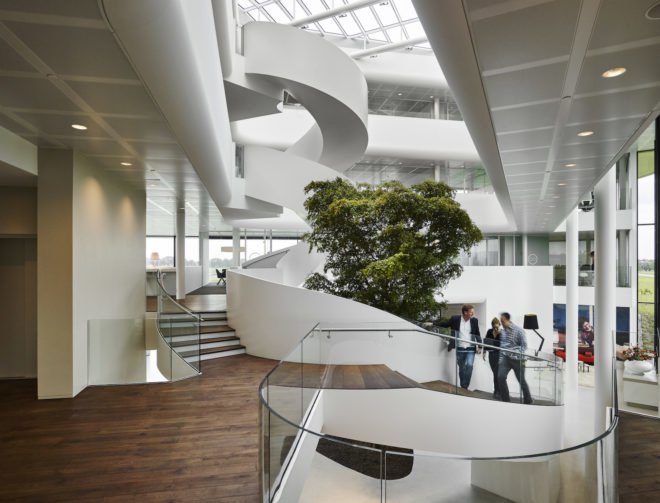 Vreugdenhil office by Maas Architecten, triangular office building, BREEAM-NL office building, BREEAM-NL Outstanding architecture, energy efficient dutch office,
