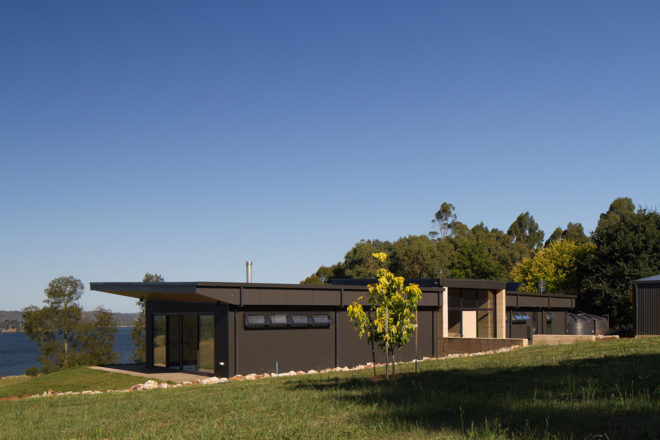 modern house in the countryside, modern house in Willow Grove, Willow Grove by Finnis Architects, rammed earth house in Australia, contemporary Australian architecture, modern eco-friendly homes in Australia,