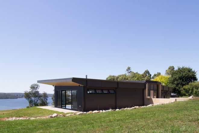 modern house in the countryside, modern house in Willow Grove, Willow Grove by Finnis Architects, rammed earth house in Australia, contemporary Australian architecture, modern eco-friendly homes in Australia,