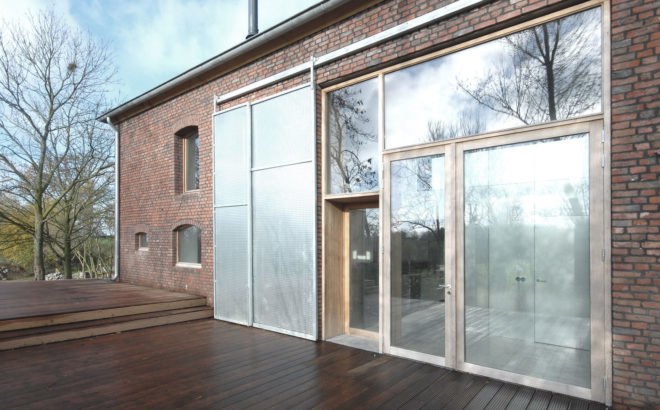 Banholt farmhouse, green renovation, farmhouse, the Netherlands, Jeanne Dekkers Architecture, courtyard, spruce, green extension, timber cladding, local artisans, locally sourced materials, green architecture