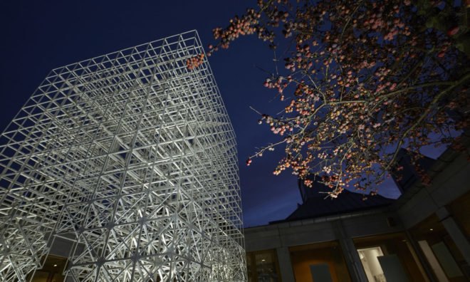 Skidmore, Owings and Merrill (SOM), Christmas tree, Utzon Center, temporary sculpture, temporary installation, lattice, courtyard, green architecture, Denmark