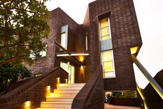 Iredale Pedersen Hook, bricked house, Applecross Residence, Perth, Australia, Swan River, filter excessive natural light, glazed bricks, geothermal energy, geothermal chimeney
