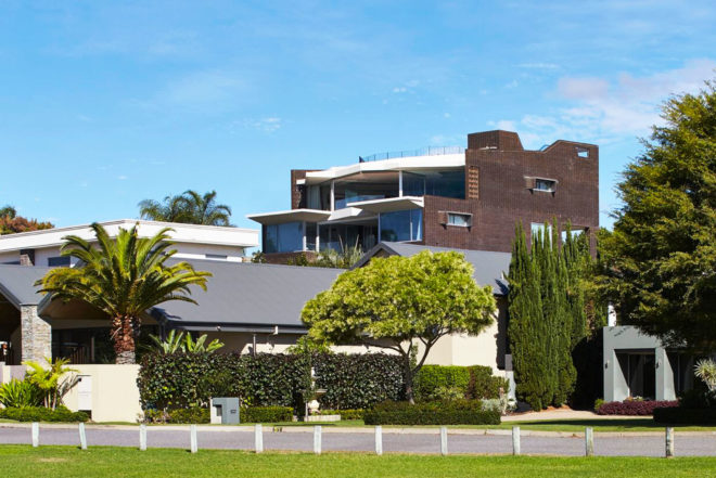 Iredale Pedersen Hook, bricked house, Applecross Residence, Perth, Australia, Swan River, filter excessive natural light, glazed bricks, geothermal energy, geothermal chimeney