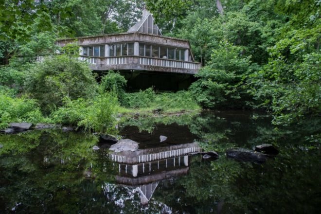 John Black Lee, skylight home, the Sixth of the Harvard Five, Silvermine River home, 160 Mill Road, new canaan, connecticut real estate, modernist architects, glass home design, New Canaan glass homes, New Canaan architecture, brutalist character, glass and concrete homes,