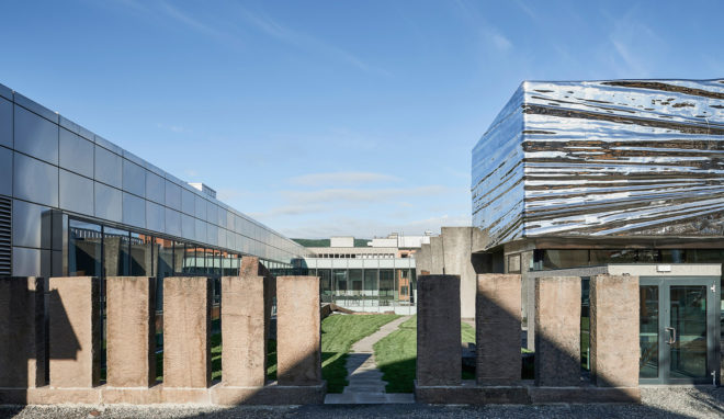 Snøhetta, Lillehammer Art Museum and Lillehammer Cinema, green extension, museum extension, stainless steel, Bård Breivik, green renovation, glass facade, transparent facade, auditorium
