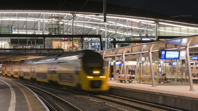 Benthem Crouwel Architects, green infrastructure, green transportation, LED lights, public transport, skylights, transit hub, transport hub, undulating roof, utrecht, Utrecht Central Station