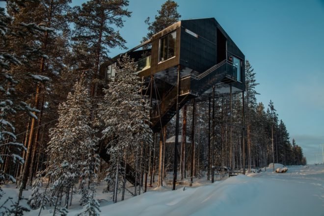 7th room in treehotel, 7th room by Snøhetta, Treehotel northern lights, Snøhetta and Treehotel, Treehotel in Sweden, elevated timber cabin in the forest,
