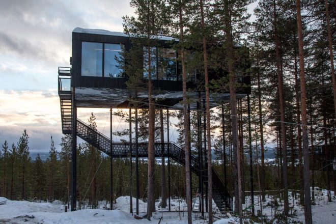 7th room in treehotel, 7th room by Snøhetta, Treehotel northern lights, Snøhetta and Treehotel, Treehotel in Sweden, elevated timber cabin in the forest,