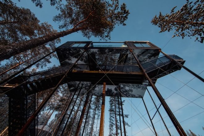 7th room in treehotel, 7th room by Snøhetta, Treehotel northern lights, Snøhetta and Treehotel, Treehotel in Sweden, elevated timber cabin in the forest,