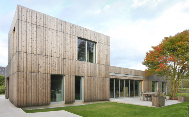 Bunga LOW, Urbain Architectencollectief, renovated bungalow, Belgium, timber cladding, green renovation, green architecture, storage space, steel, insulation
