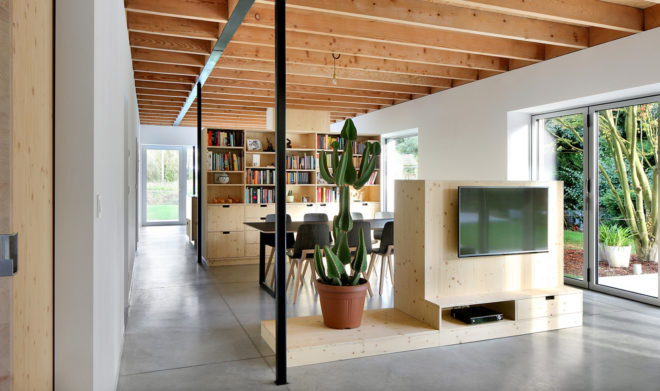Bunga LOW, Urbain Architectencollectief, renovated bungalow, Belgium, timber cladding, green renovation, green architecture, storage space, steel, insulation