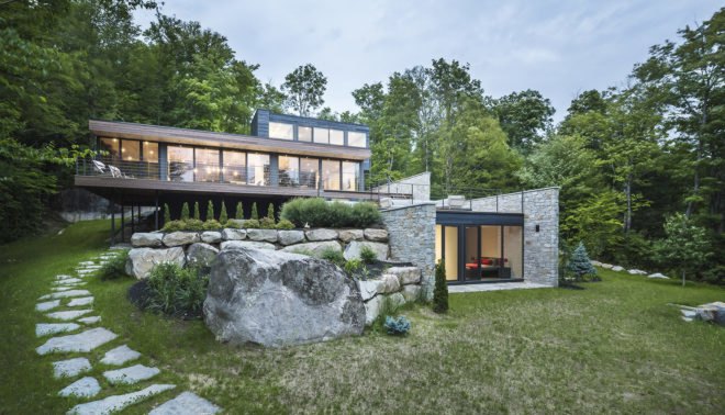 Estrade Residence, MU Architecture, green roof, Quebec, Canada, cedar, wooden cladding, locally sourced materials, green architecture, terrace