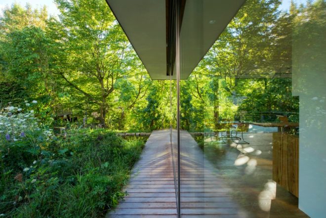 Falkenberg Innenarchitektur, Haus Rheder II, tiny homes, tiny cabins, wood cabins, minimalist design, timber materials, timber deck, german minimalism, reflecting pool, nature-inspired design, smart homes, home renovation, green renovation