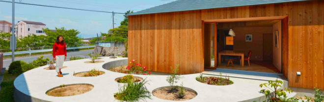 House in Mukainada, Fujiwaramuro Architects, Cedar homes, garden homes, green space, round homes, round structures, earthen floor, Japanese dogwood trees, nature-inspired design, timber homes, round timber homes, timber designs, home design, interior design,
