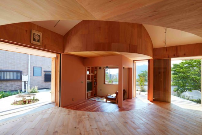 House in Mukainada, Fujiwaramuro Architects, Cedar homes, garden homes, green space, round homes, round structures, earthen floor, Japanese dogwood trees, nature-inspired design, timber homes, round timber homes, timber designs, home design, interior design,