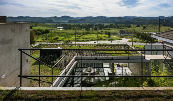 LEnS House, Obra Arquitetos, patio, Brazil, green roof, green architecture, glass facade, vegetation