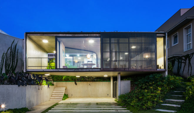 LEnS House, Obra Arquitetos, patio, Brazil, green roof, green architecture, glass facade, vegetation