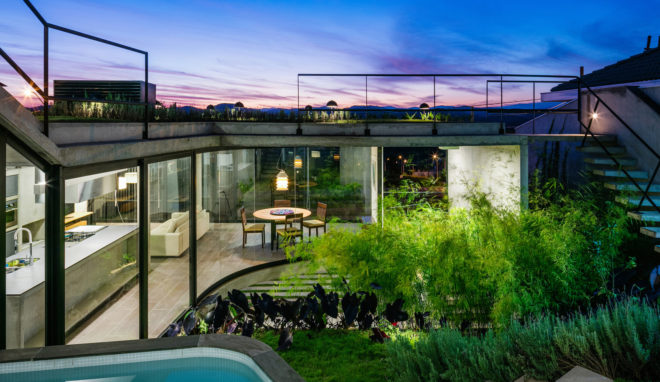 LEnS House, Obra Arquitetos, patio, Brazil, green roof, green architecture, glass facade, vegetation