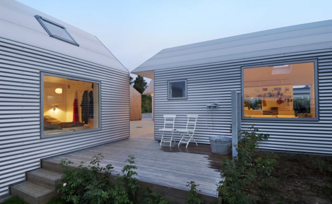 Summer house, Denmark, Jarmund/Vigsnæs Arkitekter, summerhouse, pitched roof, green architecture, aluminium, courtyard, gable, corrugated metal