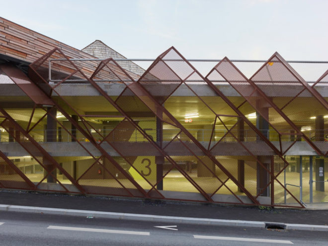 TETRARC Architectes, P.E.M Vitré, pedestrian footbridge, car park park, green car park, Multimodal Interchange project, Vitré bridge, bridge design, urban design, urban design, stepped garden design, green space, urban green space, timber footpaths,