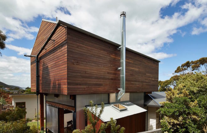 Dorman House by Austin Maynard Architects, beach shack renovation, Australian beach shack extension, Australian beach shack vernacular, Dorman House in Lorne, Lorne Australia architecture, eco-friendly beach shack