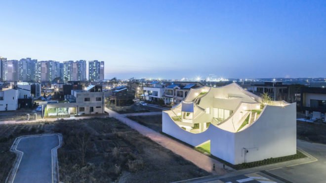 Flying House, IROJE KHM Architects, courtyard, South Korea, green roof, green architecture, concrete, affordable architecture, canopy