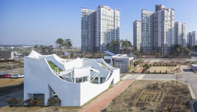 Flying House, IROJE KHM Architects, courtyard, South Korea, green roof, green architecture, concrete, affordable architecture, canopy