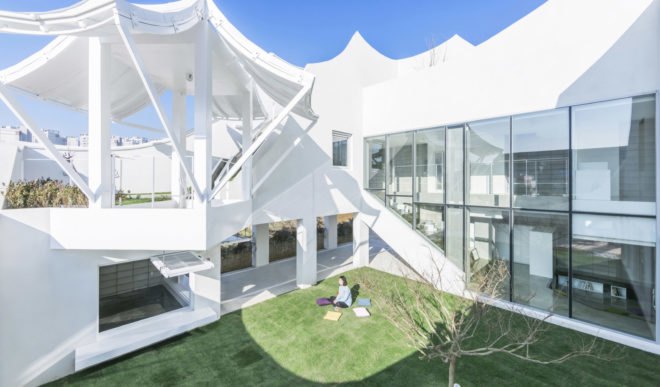 Flying House, IROJE KHM Architects, courtyard, South Korea, green roof, green architecture, concrete, affordable architecture, canopy