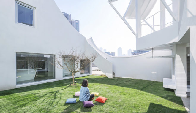 Flying House, IROJE KHM Architects, courtyard, South Korea, green roof, green architecture, concrete, affordable architecture, canopy