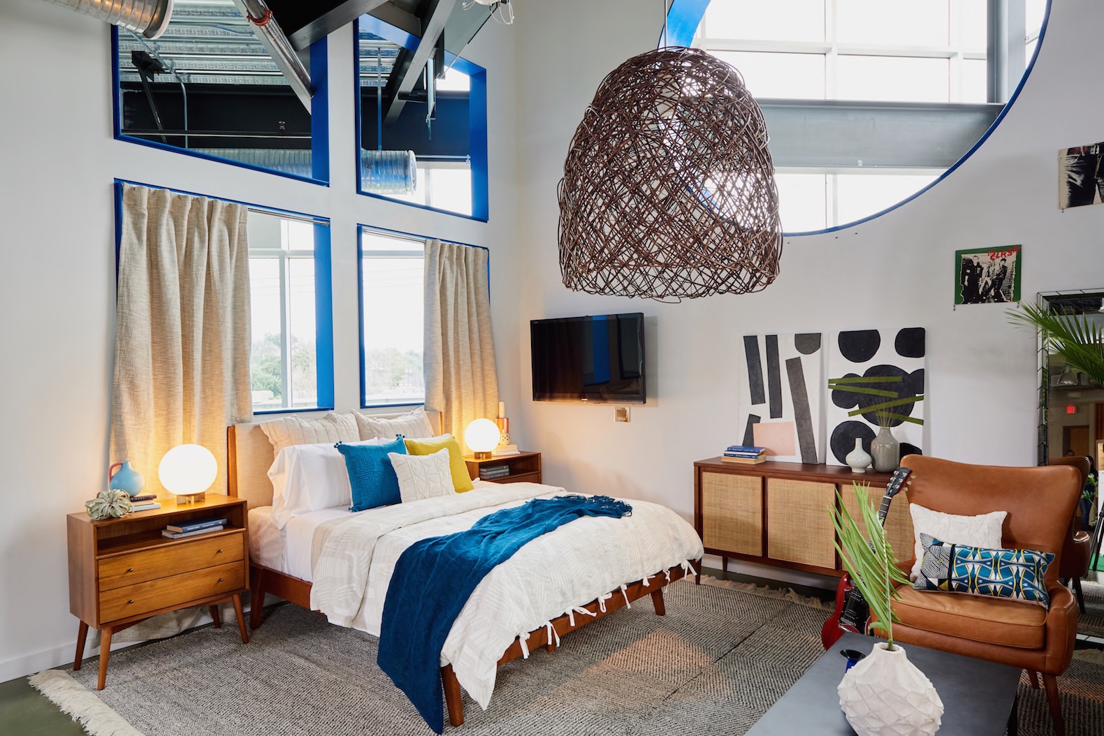 HomeAway birdhouse, HomeAway birdhouse competition, HomeAway birdhouse rental, HomeAway SXSW rentals, SXSW birdhouse rental, world’s largest human birdhouse