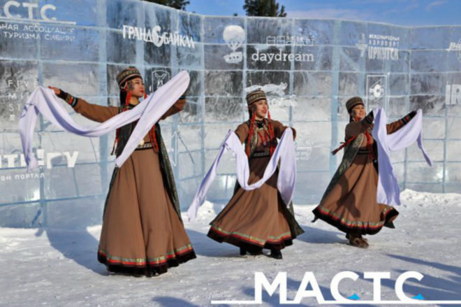 ice library, russia ice library, world’s first ice library, Lake Baikal library, temporary structures, ice structures, ice hotels, library design, russian architecture, cool buildings, ice library of wonders