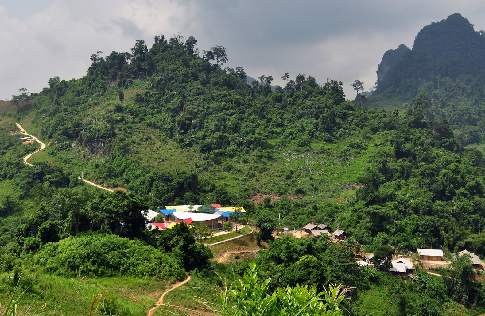 1+1>2 architects, Jungle Flower by 1+1>2, Lung Luong elementary school, Jungle Flower school, Jungle Flower school in Lung Luong, school design by 1+1>2, north Vietnam projects by 1+1>2, rammed earth school, bamboo school, Thai Nguyen Province school