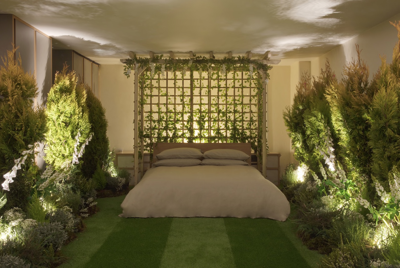 Outside In House by Pantone and Airbnb, Outside In House in London, Outside in House Airbnb, Pantone Color of the Year house, Greenery house in London, nature-filled homes, nature-filled apartments, nature-filled Airbnb, Clerkenwell Outside in House, Clerkenwell nature-filled home,