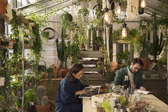 Outside In House by Pantone and Airbnb, Outside In House in London, Outside in House Airbnb, Pantone Color of the Year house, Greenery house in London, nature-filled homes, nature-filled apartments, nature-filled Airbnb, Clerkenwell Outside in House, Clerkenwell nature-filled home,